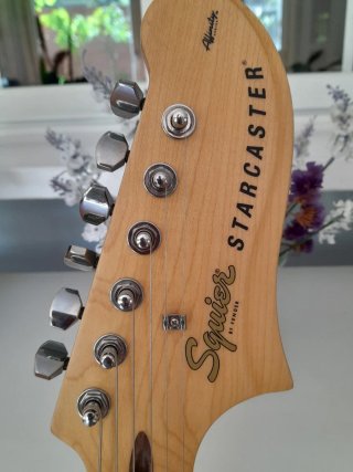 Guitarra Eléctrica Squier Starcaster Fender