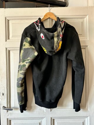 Sudadera BAPE Negra Camuflaje Tiburón