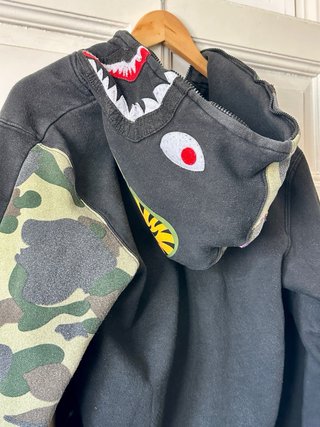 Sudadera BAPE Negra Camuflaje Tiburón