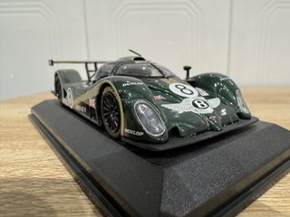 Coche miniatura Bentley EXP8 Le Mans 2001