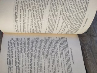 Libro antiguo Los misterios de París. 1966