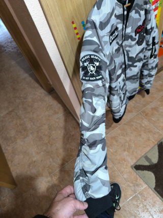 Cazadora Bomber Camuflaje Bershka Talla L