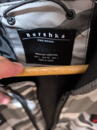 Cazadora Bomber Camuflaje Bershka Talla L