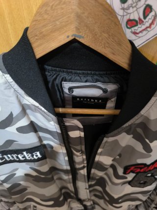 Cazadora Bomber Camuflaje Bershka Talla L