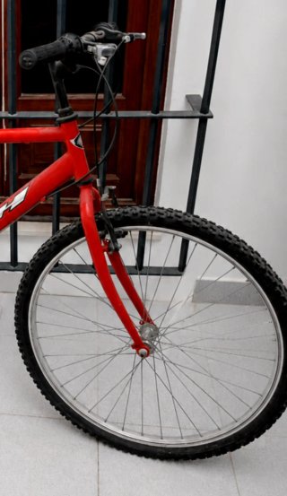 Bicicleta de Montaña BH Roja, funcióna perfectame