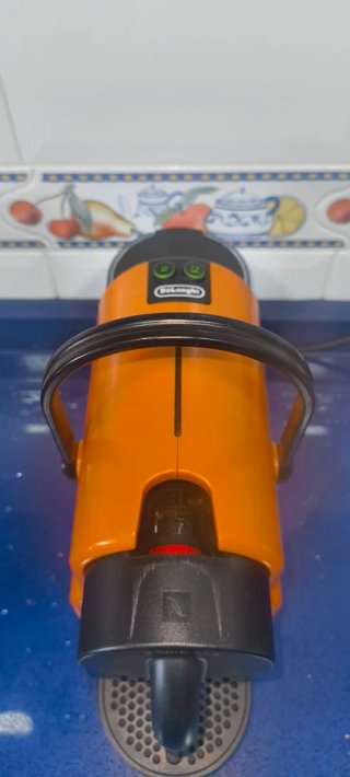 Cafetera Nespresso Krups Inissia Naranja