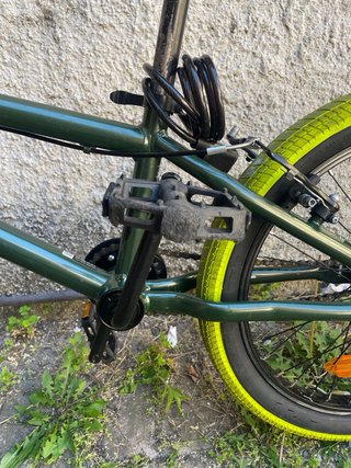 Bicicletta BMX verde militare