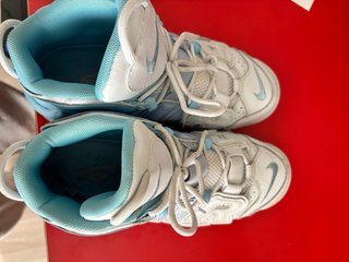 Nike Air More Uptempo azules y blancas