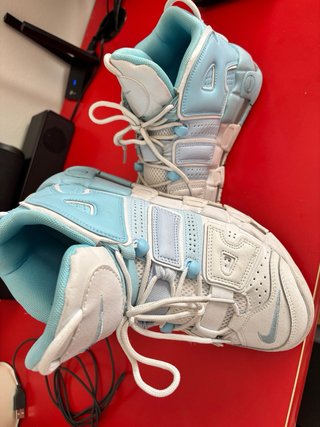 Nike Air More Uptempo azules y blancas