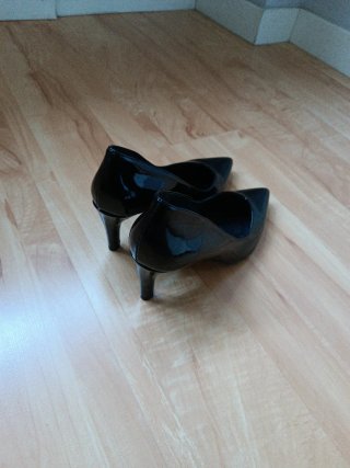 Zapatos negros de tacón de piel Daniela Vega