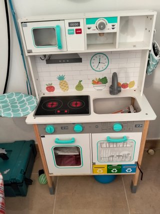 Cocina infantil de madera. Está perfecta