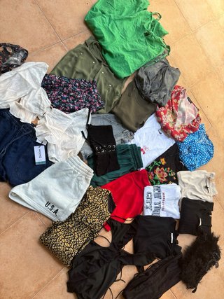 Lote 25 prendas de ropa