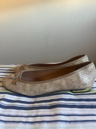 Zapatos planos Sfera beige y dorados