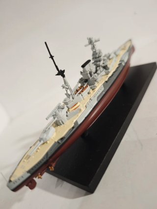 HMS Barham maqueta de barco metal y plástico