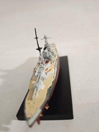 HMS Barham maqueta de barco metal y plástico