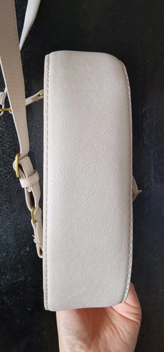 Bolso Mango Beige con Detalles Dorados