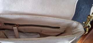 Bolso Mango Beige con Detalles Dorados