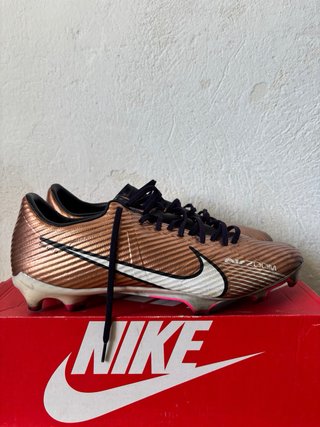 Botas de fútbol Nike Oro y Rosa