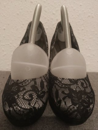 Zapatos tacón encaje negro