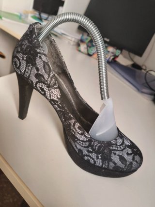 Zapatos tacón encaje negro