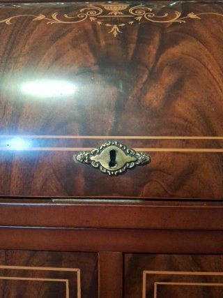 Escritorio antiguo de madera