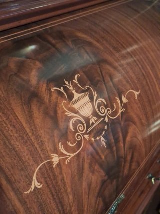 Escritorio antiguo de madera