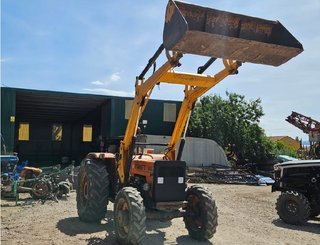 Tractor Fiat 640 DT con pala