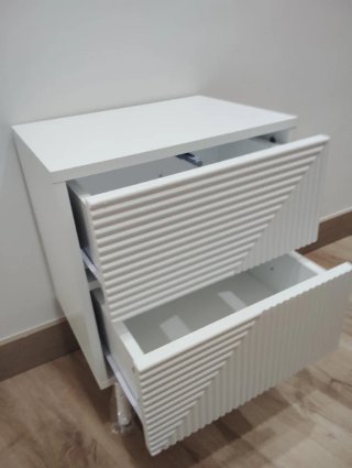 Mesita de noche blanca moderna