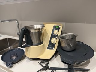 Thermomix TM21 con accesorios