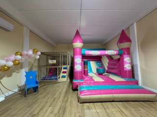 Parque de bolas infantil, turquesa, beige y rosa