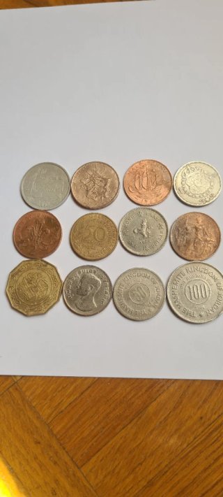 Lote 12 monedas extranjeras
