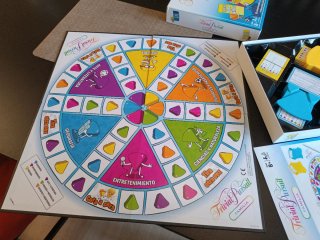 Trivial Pursuit Famiglia Gioco da Tavolo
