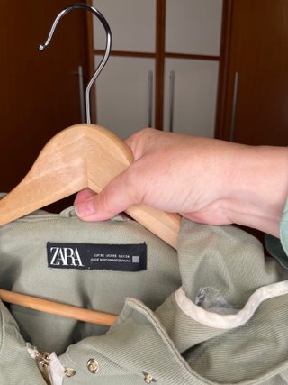 Chaqueta verde con capucha