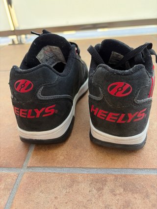 Heelys Zapatillas Negras con Detalles Rojos