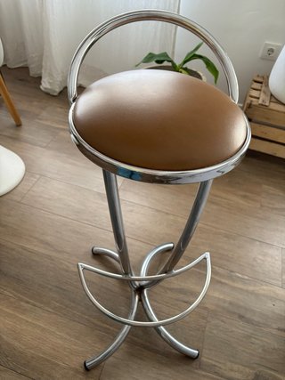 Taburetes altos cocina/bar cuero y metal ( € x 1 )