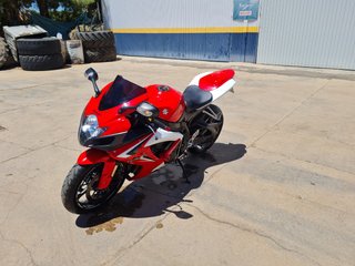 Suzuki GSX-R 600 Roja y Blanca