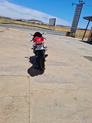 Suzuki GSX-R 600 Roja y Blanca