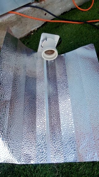 Armario, más 2 balastros LEC y 1 reflector cultivo