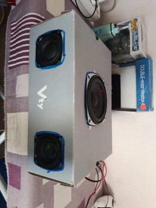 Altavoces 2 pequeños y 1 grande