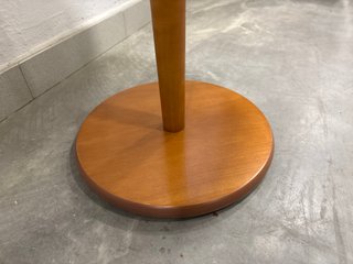 MESA AUXILIAR CIRCULAR DE MADERA