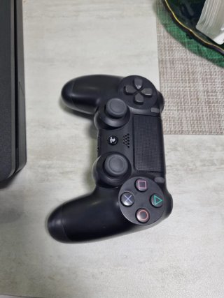 PS4 Slim 1TB + Mando Negro