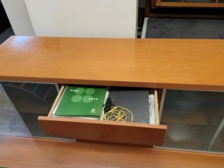 Mueble aparador madera y cristal