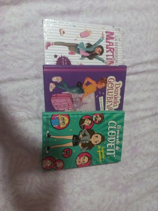 Libros variados de youtubers