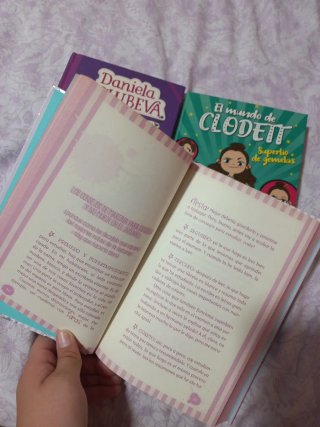 Libros variados de youtubers