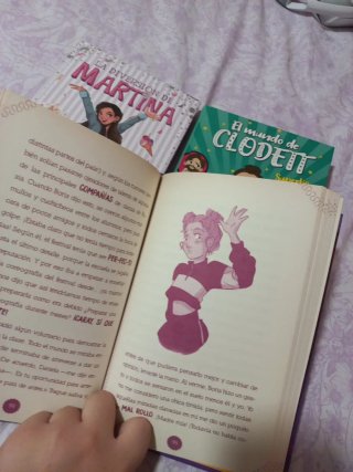 Libros variados de youtubers