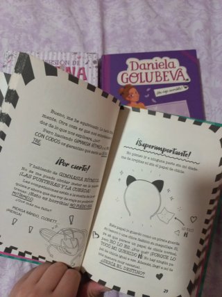 Libros variados de youtubers