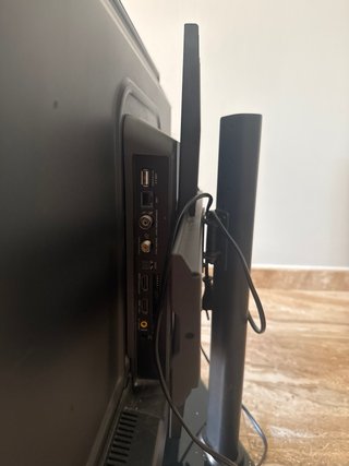 Televisor TCL mas soporte de pie giratorio