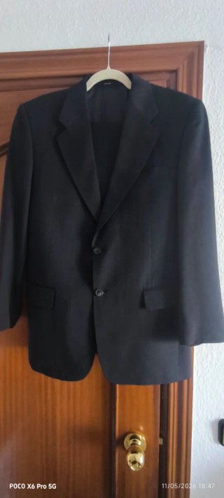 Traje de hombre negro como nuevo