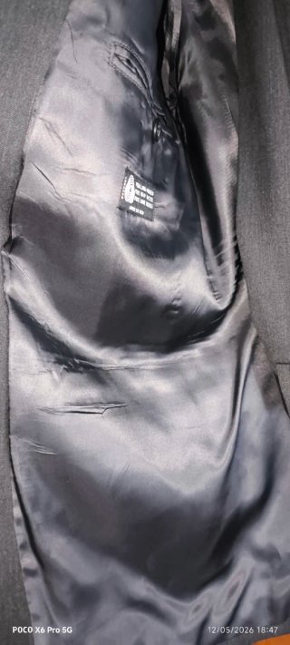 Traje de hombre negro como nuevo