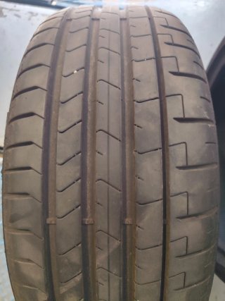 Pirelli P Zero 225/40 R19 Neumático